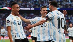 Lionel Messi (r.) bereitete gegen Italien das Führungstor für Argentinien durch Lautaro Martinez vor.