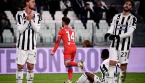 Mertens hatte laut Galatasaray-Sportvorstand Erden Timur auch ein Angebot von Juventus über ein Jahresgehalt von fünf Millionen Euro. Laut Timur lehnte Mertens aber wegen der Rivalität zwischen Neapel und Juventus ab.