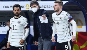 Amin Younes (l.) ist von seinem Trainer Henk Fraser angegriffen worden.