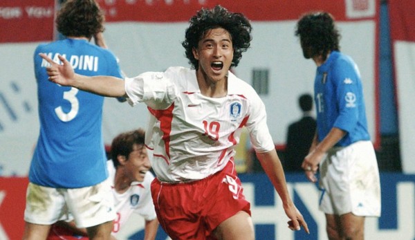 Moment des (Un)glücks: Ahn erzielt gegen Italien das Golden Goal - und wurde anschließend entlassen.