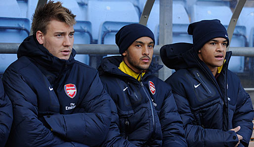 Nicklas Bendtner (l.) sitzt in dieser Saison häufig auf der Ersatzbank des FC Arsenal