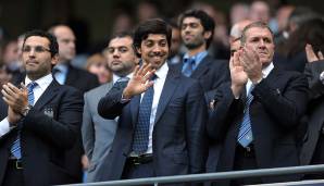 September 2008: Scheich Mansour Bin Zayed Al Nahyan und die Abu Dhabi United Group übernehmen Manchester City. "Die Qualität der Spieler, die wir kaufen werden, wird das Image des Vereins verändern", teilt die ADUG mit.