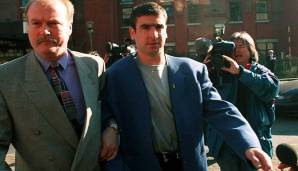Anschließend entkam Cantona nur knapp einer zweiwöchigen Gefängnisstrafe und wurde von der FIFA acht Monate gesperrt. In einem Interview zeigte er aber keine Reue und bereute, den Zuschauer nicht härter getreten zu haben.