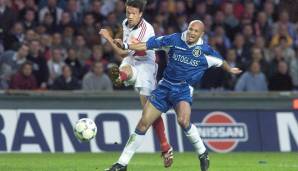 Frank Leboeuf (Frankreich). Kam 1996 aus Straßbourg nach England und gewann mit Chelsea den FA Cup (1997, 2000), den Europapokal der Pokalsieger (1998), den Super Cup (1998) und den League Cup (1998). Weltmeister und Europameister mit Frankreich.