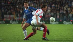 Dan Petrescu (Rumänien). Nach drei Jahren in Italien und einer Saison bei Sheffield Wednesday ging es 1995 zu Chelsea. 1998 Gewinner des League Cup und des Europapokals der Pokalsieger. Später folgte nach 191 Pflichtspielen der Bruch mit Trainer Vialli.