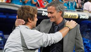 Mauricio Pochettino und Jose Mourinho begrüßen sich vor einem LaLiga-Duell zwischen Espanyol und Real im September 2010.