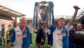 Nicht vergessen: In der Saison 1994/95, der offiziell dritten Saison der noch jungen Premier League, spielten gleich 22 Teams in Englands höchster Spielklasse. Heißt: Man konnte bis zu 42 Spiele absolvieren. Meister wurden die Blackburn Rovers.