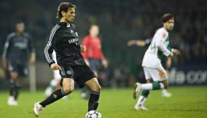 KHALID BOULAHROUZ: Für ihn ging es nach einer erfolgreichen Zeit beim HSV 2006 für 13 Millionen Euro zu Chelsea. Damit der Wechsel gelingen konnte, täuschte er angeblich eine schwere Verletzung vor, um nicht mehr für den HSV in der CL-Quali zu spielen.