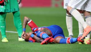 Van Aanholt musste nach einem Zusammenprall mit einer Trage abtransportiert werden.