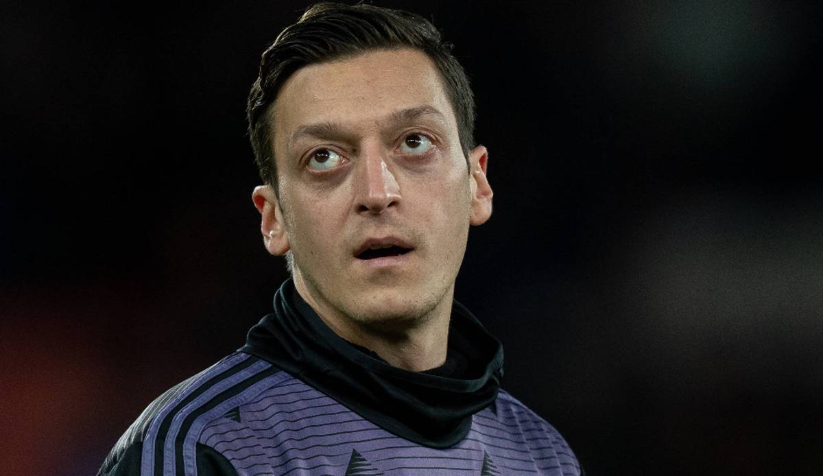 Mesut Özil hat beim FC Arsenal noch Vertrag bis zum Sommer. Wechselt er schon im Winter in die Türkei?
