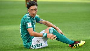 Ob der mangelhaften Kommunikation aller Beteiligten blieb das Foto während der WM Dauerthema. Deutschland scheiterte in der Vorrunde, Özil spielte bei den Niederlagen gegen Mexiko und Südkorea 90 Minuten.