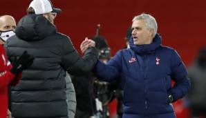 Einen Handschlag gab es nach dem Spiel zwar - aber auch jede Menge Gesprächsbedarf: Jose Mourinho (r.) zusammen mit Jürgen Klopp.