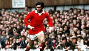 GEORGE BEST (1963 bis 1975 bei Manchester United): Schnell, dribbelstark und torgefährlich - er war einer der besten Flügelstürmer seiner Zeit und bescherte Manchester zahlreiche Titel. Im Alter von 59 Jahren starb er 2005 an Nierenversagen.