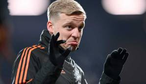 Laut Voetbal International habe der niederländische Nationalspieler, der die EM verletzungsbedingt verpasst hatte, sogar Gespräche mit Trainer Solskjaer über die kommende Saison geführt, um endlich bei United durchstarten zu können.