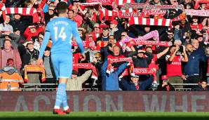 Betreuer von Manchester City sollen von einem Liverpool-Fan bespuckt worden sein.