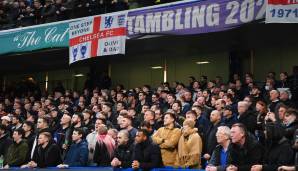 Januar 2022: Fans des FC Chelsea verfolgen die Partie gegen den FC Liverpool - im Stehen.