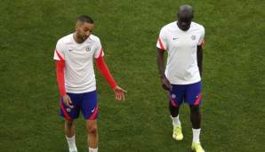Hakim Ziyech (l.) und N’Golo Kanté könnten den FC Chelsea im Sommer verlassen.