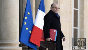 Der französische Finanzminister Bernard Cazeneuve ruderte in Sachen Reichensteuer zurück