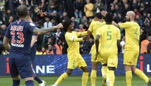 Nantes gewann gegen PSG trotz eines Traumtors von Dani Alves (l.)