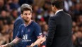 PSG-Trainer Mauricio Pochettino (r.) hat einen kurioses Telefonat mit Sportdirektor Leonardo vor der Verpflichtung von Lionel Messi enthüllt.