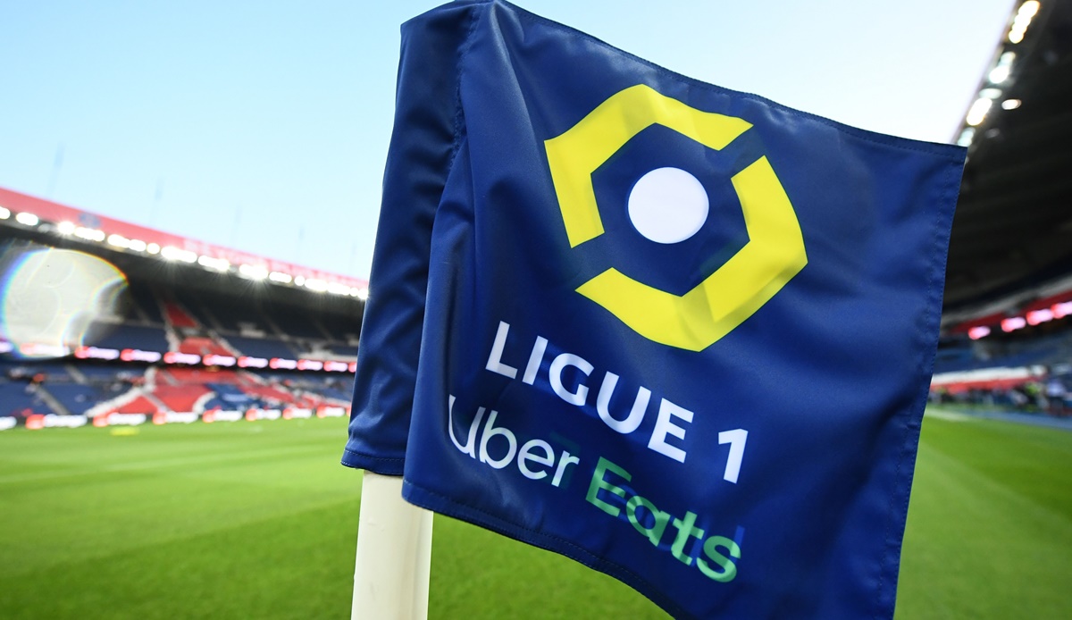 Nach einem Flaschenwurf auf Dimitri Payet wurde die Ligue-1-Partie zwischen Olympique Lyon gegen Olympique Marseille abgebrochen. Es war nur ein Kapitel von vielen Skandalen in Frankreichs Top-Liga. Eine Auswahl.