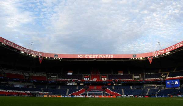 Vier Spieler des französischen Fußball-Topklubs Paris St. Germain haben sich mit dem Coronavirus infiziert. Das teilte der Tabellenführer der Ligue 1 am Samstagabend auf Twitter mit.