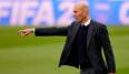 Zinedine Zidane (vereinslos): Seit dem Ende seiner zweiten Amtszeit als Trainer von Real Madrid im vergangenen Sommer ist Zinedine Zidane ohne Vertrag und wird regelmäßig bei verschiedenen Top-Klubs ins Gespräch gebracht.