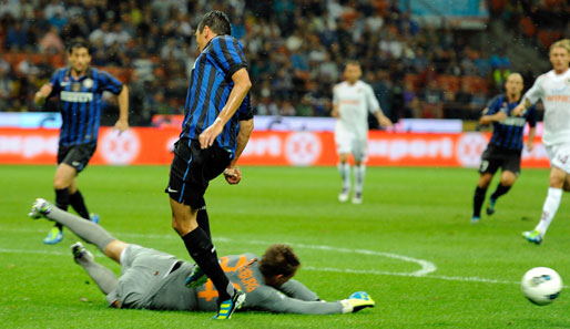 Im Spiel gegen den AS Rom verletzte Inter-Spieler Lucio Maarten Stekelenburg schwer