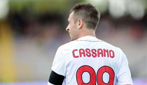 Milan-Stürmer Antonio Cassano muss weiterhin stationär behandelt werden