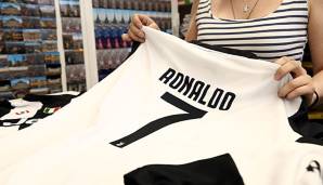 Cristiano Ronaldo wechselten für rund 117 Millionen Euro von Real Madrid zu Juventus Turin.