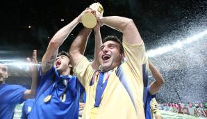 ANGELO PERUZZI: Weltmeister 2006 (als Ersatzmann), Champions-League-Sieger, UEFA-Cup-Sieger, dreimal Meister, einmal Pokalsieger, Weltpokalsieger und vieles mehr - Peruzzi ist einer der besten italienischen Torhüter aller Zeiten.