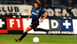 Benoit Cauet (in Minute 68 für Winter gekommen). Inter war sein erster Verein im Ausland, kam 1997 von PSG. Wurde 1999 von den Fans zum besten Spieler der Saison gewählt und war nach seinem Karriereende lange Jahre Jugendtrainer bei Inter.