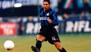 Diego Simeone. Auch das heutige Geburtstagskind kam 1997 nach drei Jahren bei Atletico, wo er 1996 das historische Double gewann, zu Inter. 1999 ging es für vier Jahre zu Finalgegner Lazio. Seit 2006 Trainer und seit 2011 das Gesicht von Atletico.