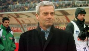 TRAINER: Luigi Simoni. War damals fast 60, Inter seine 13. Trainerstation. Von 1959 bis 1974 war er Profispieler in Italien. In der Liga wurde man unter Simoni hinter Juventus Zweiter. Wurde am 30. November 1998 entlassen.