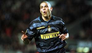 Platz 2: Ronaldo (Inter Mailand) - 25 Tore (32 Spiele).