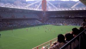 Stadio Luigi Ferraris in Genua (damals 35.921 Plätze): Bereits seit 1911 spielen Sampdoria und der CFC Genua in diesem Stadion, das als eines der wenigen in Italien von Beginn an über keine Laufbahn verfügte.