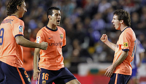 Lionel Messi (r.) machte gegen Deportivo La Coruna seine Saisontore acht und neun