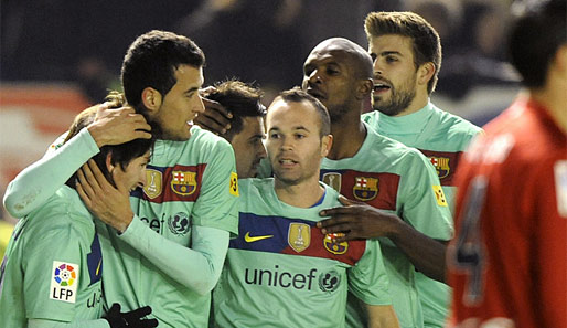 Nach dem verspäteten Anpfiff gewann Barca mit 3:0 in Pamplona
