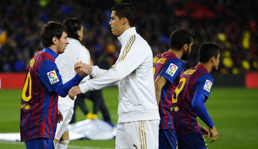 Wie gewohnt duellieren sich Lionel Messi (l.) und Cristiano Ronaldo um den Goldenen Ball
