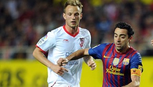 Rakitic (l.) und Xavi (r.) spielen ab der kommenden Saison gemeinsam für Barca