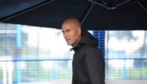 Zinedine Zidane prägt die vielleicht erfolgreichste Zeit Real Madrids, verließ den Klub aber freiwillig. Laut El Pais will er nicht mitten in der Saison eingreifen. Ob er seine Legende ab Sommer aufs Spiel setzen will?
