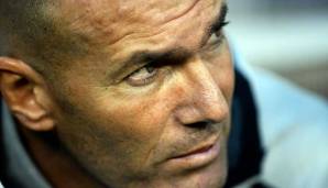 ZINEDINE ZIDANE: Die Skepsis gegenüber dem Trainer und seinem vielpropagierten Neuanfang ist gewachsen. Personell und taktisch setzt Zidane auf das Altbewährte, was Real zwar eine goldene CL-Ära einbrachte, jedoch auch merklich in die Jahre gekommen ist.