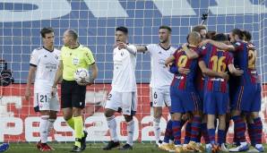 In Spanien zeigen die Formkurven der Spitzenklubs Real Madrid und FC Barcelona unterschiedliche Tendenz. Einen Tag nach der 1:2 (0:1)-Pleite der Königlichen gegen Deportivo Alaves, kam Barca zu einem lockeren 4:0 (2:0) gegen CA Osasuna.
