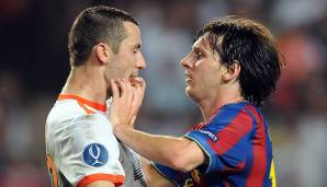 Erst ein Schubser, dann ein angedeuteter Kopfstoß: Lionel Messi war beim europäischen Supercup 2009 in Monaco kein großer Freund von Darijo Srna. Die beiden Streithähne sahen nach ihrem Tete-a-Tete die Gelbe Karte.