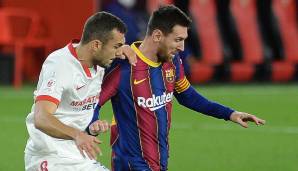 Nach einem Beinschuss im Mittelfeld wurde Messi gefoult. Joan Jordan rückte die Kugel anschließend nicht schnell genug heraus. Messi wurde sauer, schlug den Ball frei und wischte dem Sevilla-Mittelfeldspieler mit dem Unterarm durch das Gesicht.