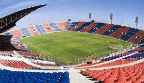 UD LEVANTE: Estadio Ciudad de Valencia. Im September 1969 für 26.354 Zuschauer eröffnet. 2010 beschlossen Verein und Stadt den Abriss, passiert ist aber nichts. Stattdessen wird derzeit für rund 30 Millionen Euro renoviert - innen wie außen.