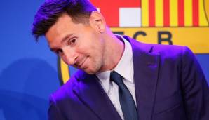 Im Rahmen einer überaus emotionalen Pressekonferenz hat Lionel Messi Abschied vom FC Barcelona genommen. Es wurde sehr viel NICHT über Geld gesprochen. So reagierte das Netz.