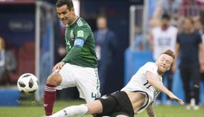 Rafael Marquez bei seiner fünften WM gegen Marco Reus