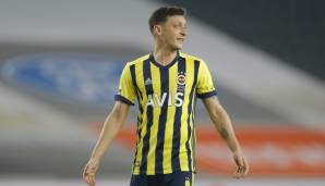 Mesut Özil muss bei Fenerbahce weiter auf seinen ersten Startelfeinsatz warten.