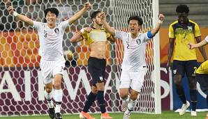 Die Südkoreaner freuen sich über ihren Siegtreffer im Halbfinale gegen Ecuador.